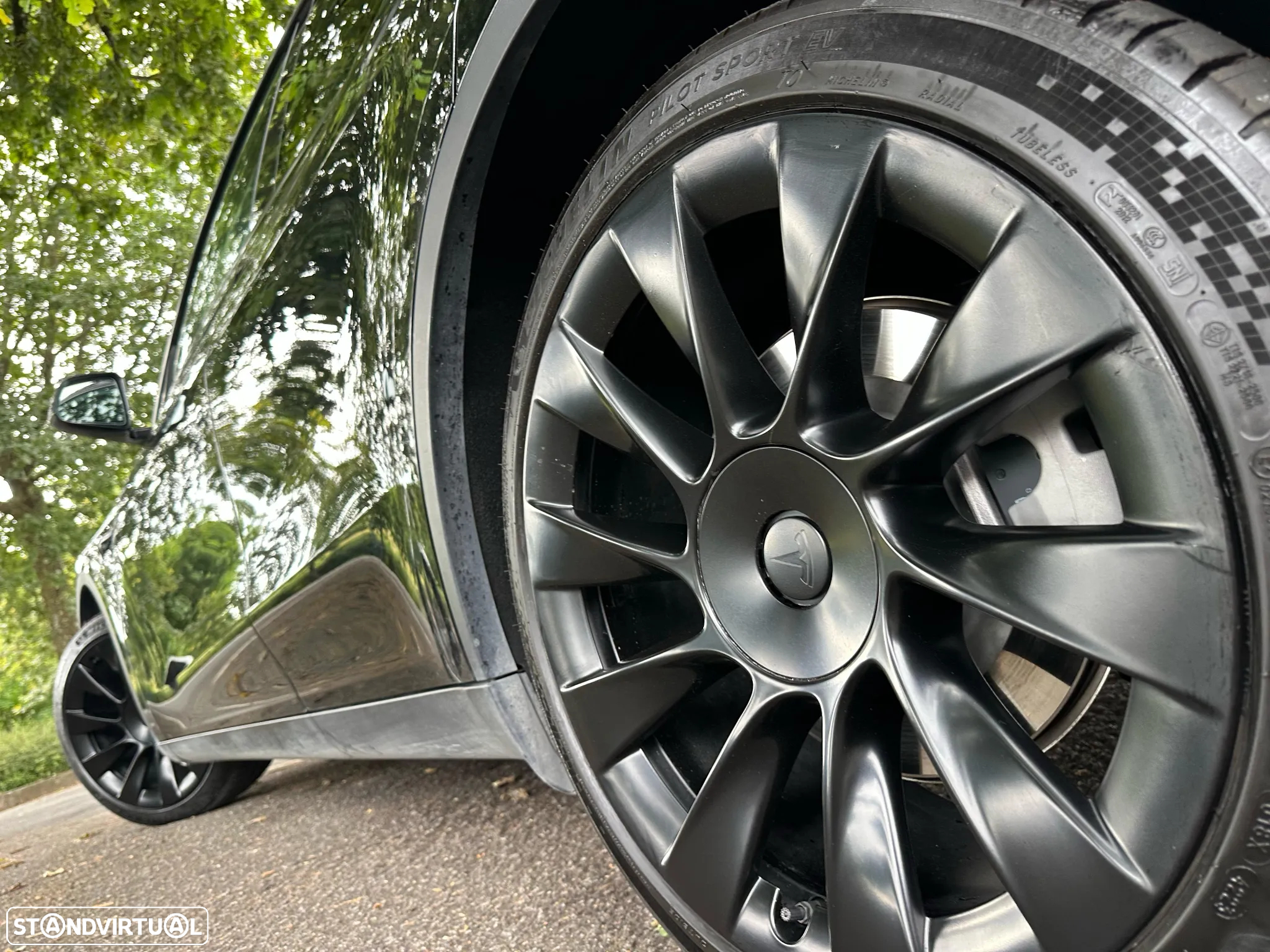 Tesla Model Y Long Range Dual Motor AWD - 7