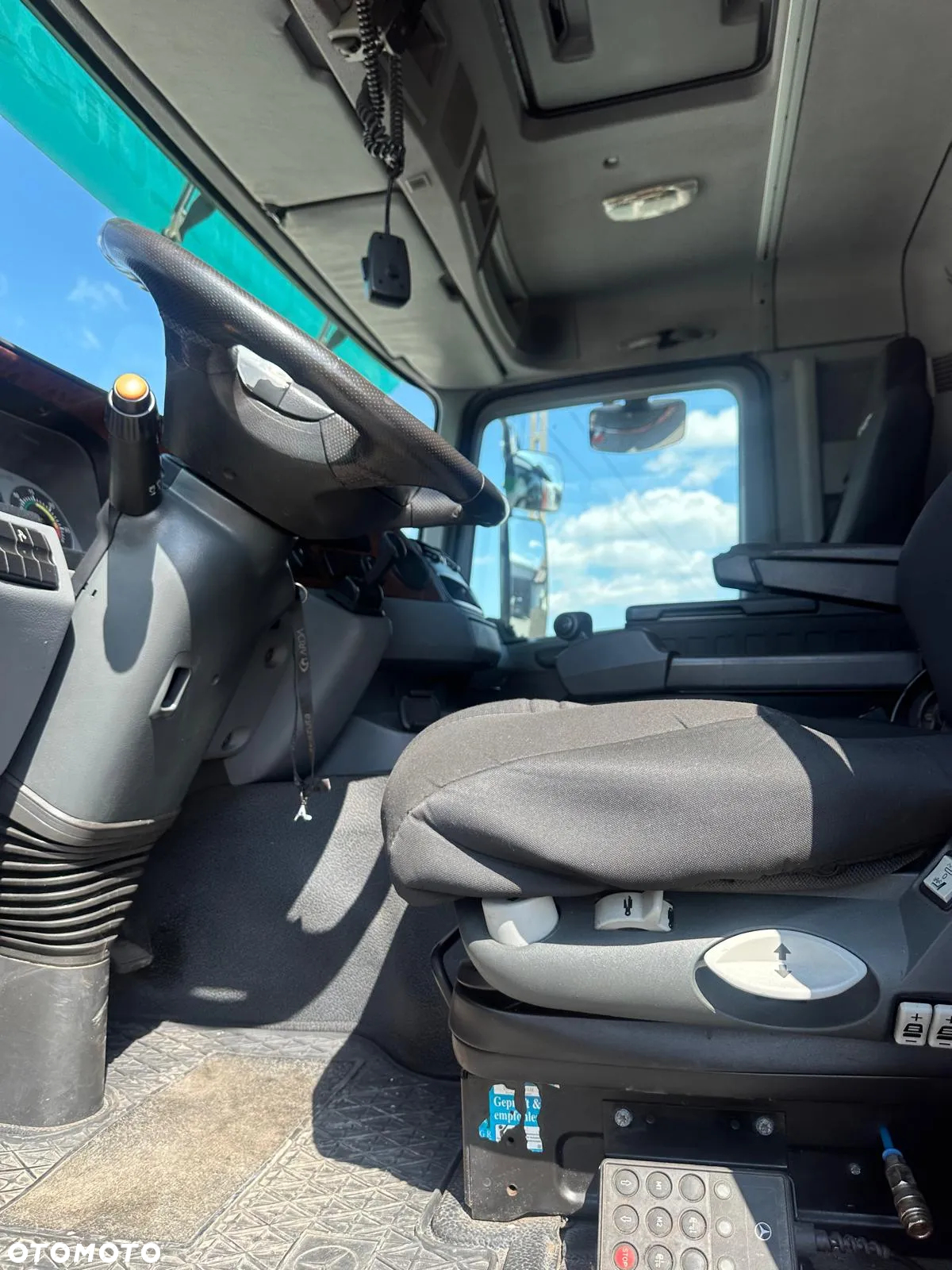 Mercedes-Benz ACTROS - 14
