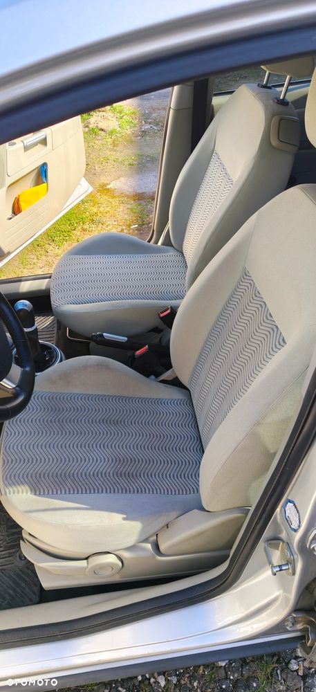 Ford Fusion 1.4 + - 14