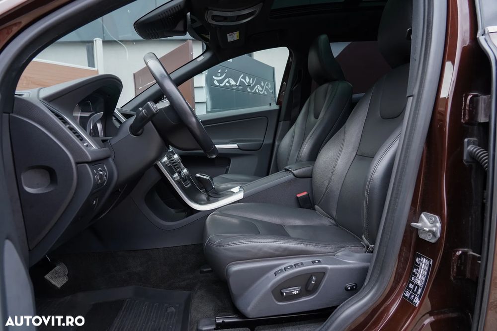 Volvo XC 60 D5 AWD Geartronic Summum - 8