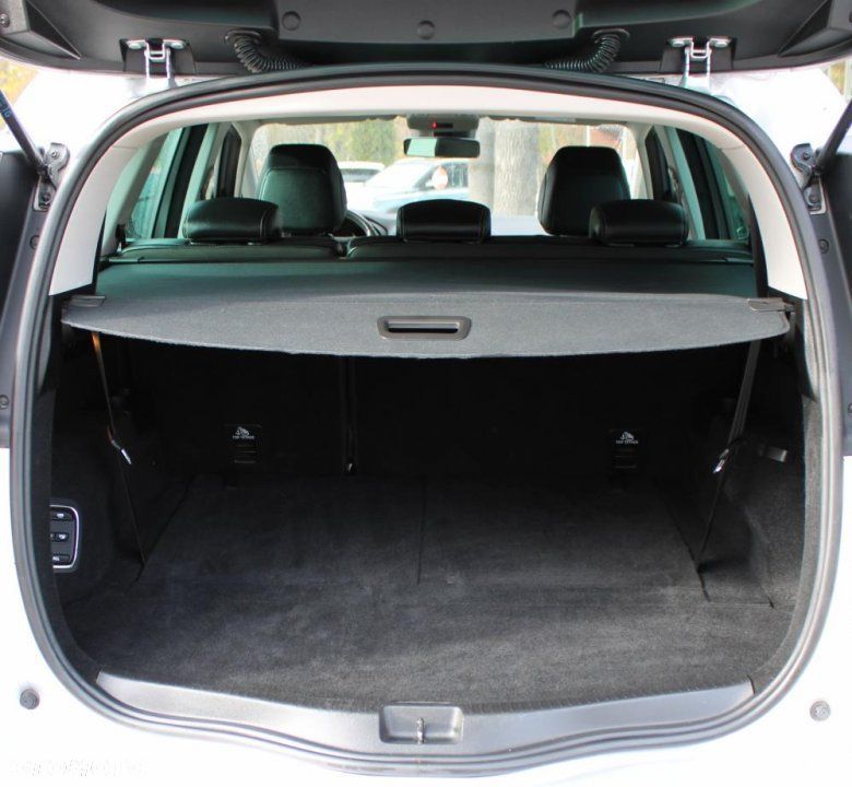 Renault Grand Scenic - 32