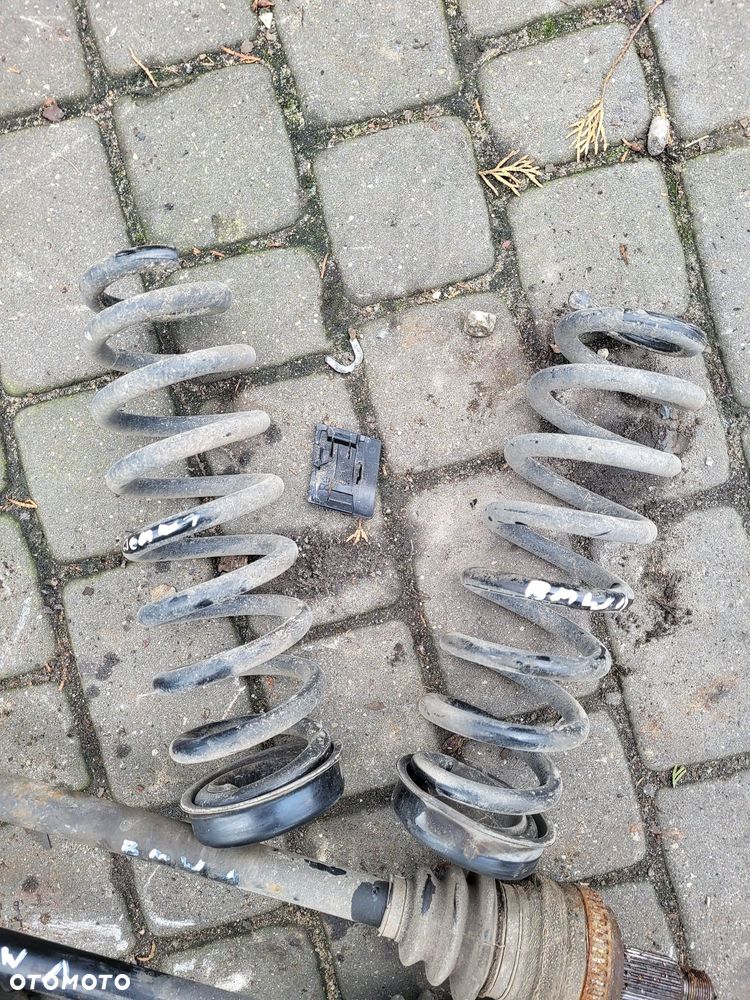 Sprężyny tylne bmw 1 e87 2010r