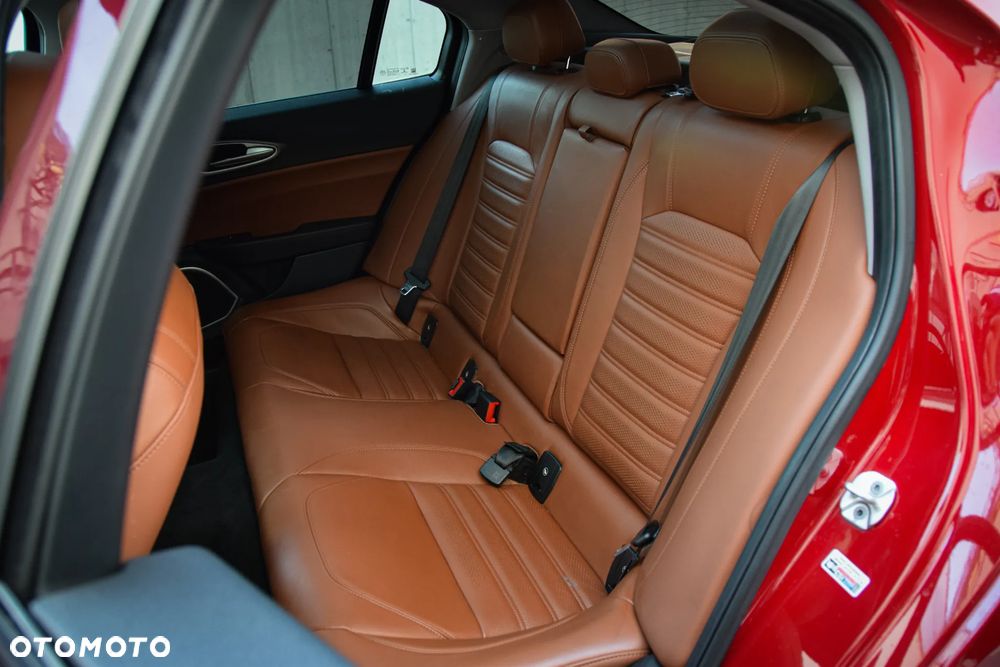 Alfa Romeo Giulia 2.0 Turbo 16V AT8-Q4 Ti - 14