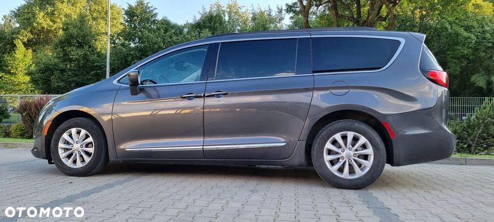 Chrysler Pacifica - 13