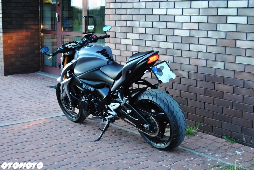 Suzuki GSX - 6