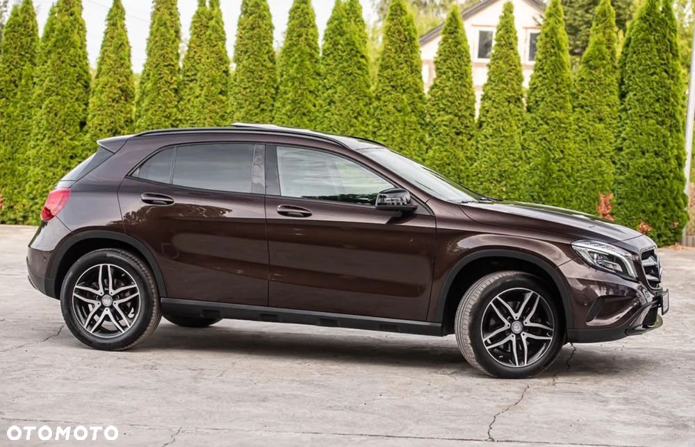 Mercedes-Benz GLA 250 4Matic 7G-DCT AMG Line - 3