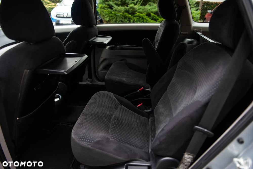 Mitsubishi Grandis 2.0 DI-D 6-Sitzer Intense - 21