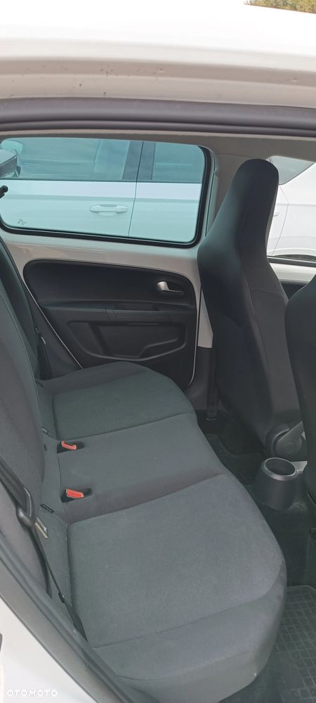Volkswagen up! move - 10