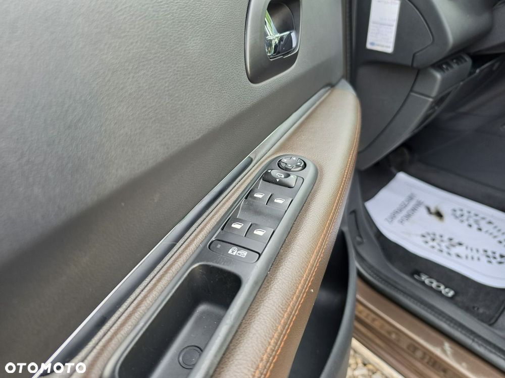Peugeot 3008 Hybrid4 - 27