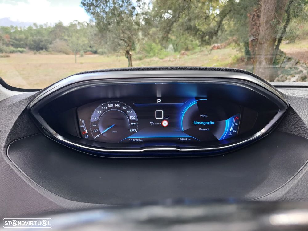 Peugeot 5008 BlueHDI 130 EAT8 Allure - 24