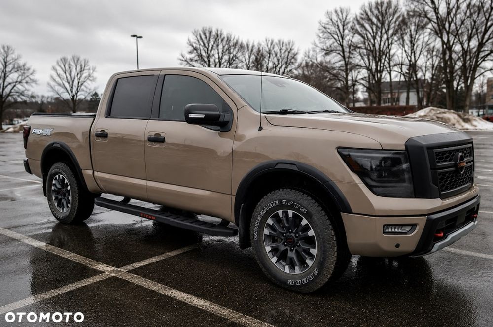 Nissan Titan - 9