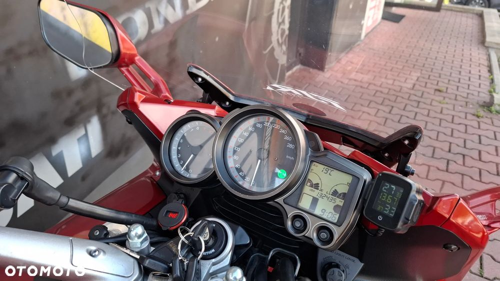 Yamaha FJR - 17