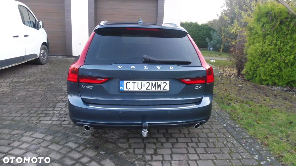 Volvo V90 D4 SCR Momentum - 4