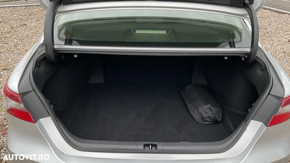 Toyota Camry 2.5 Hybrid Business - 25