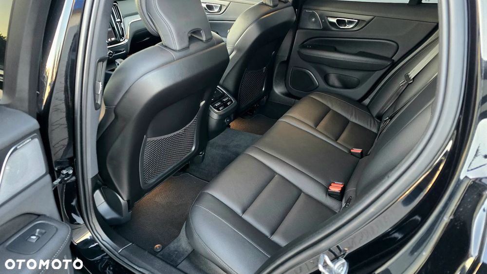 Volvo V60 Cross Country B4 D AWD Geartronic Pro - 12