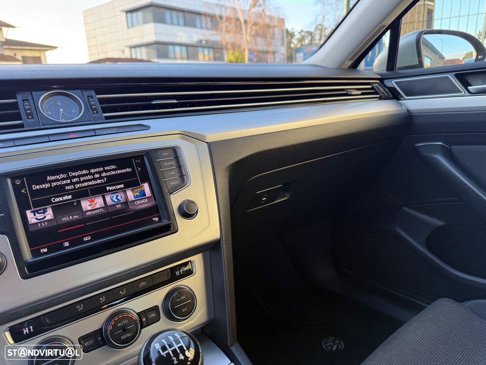VW Passat 1.6 TDI Highline - 33