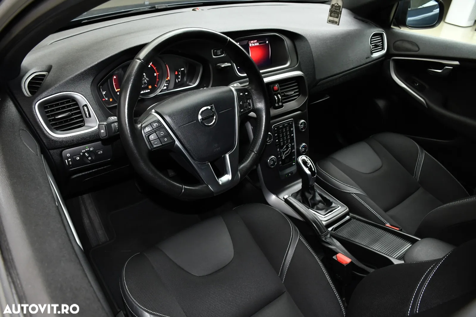 Volvo V40 D3 Aut. Summum - 10