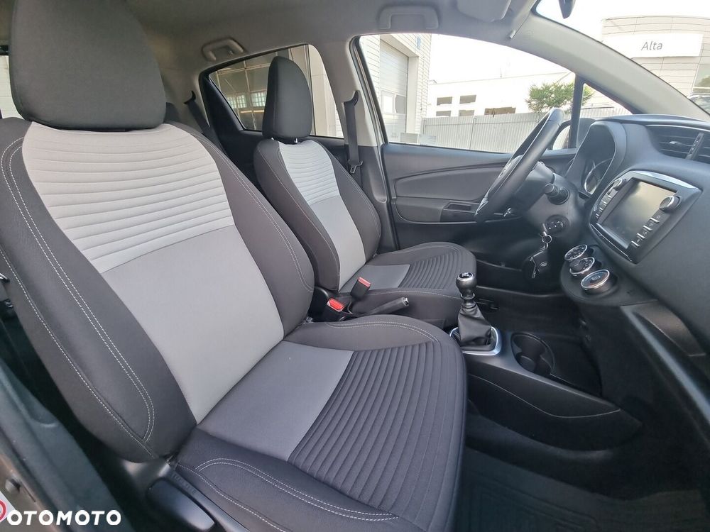 Toyota Yaris - 10