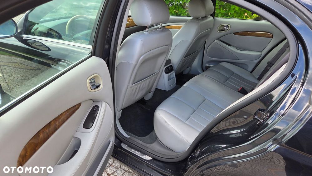Jaguar S-Type - 36