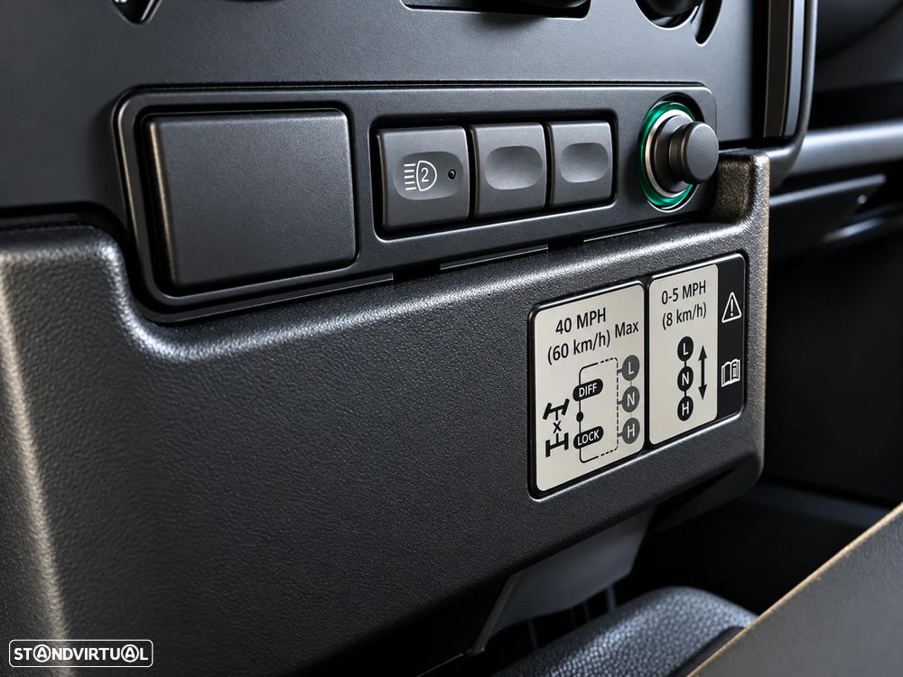 Land Rover Defender 90 2.4 CRD SE - 19