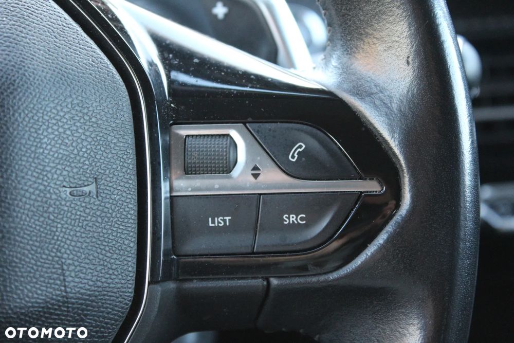 Peugeot 2008 1.2 PureTech Allure S&S EAT8 - 19