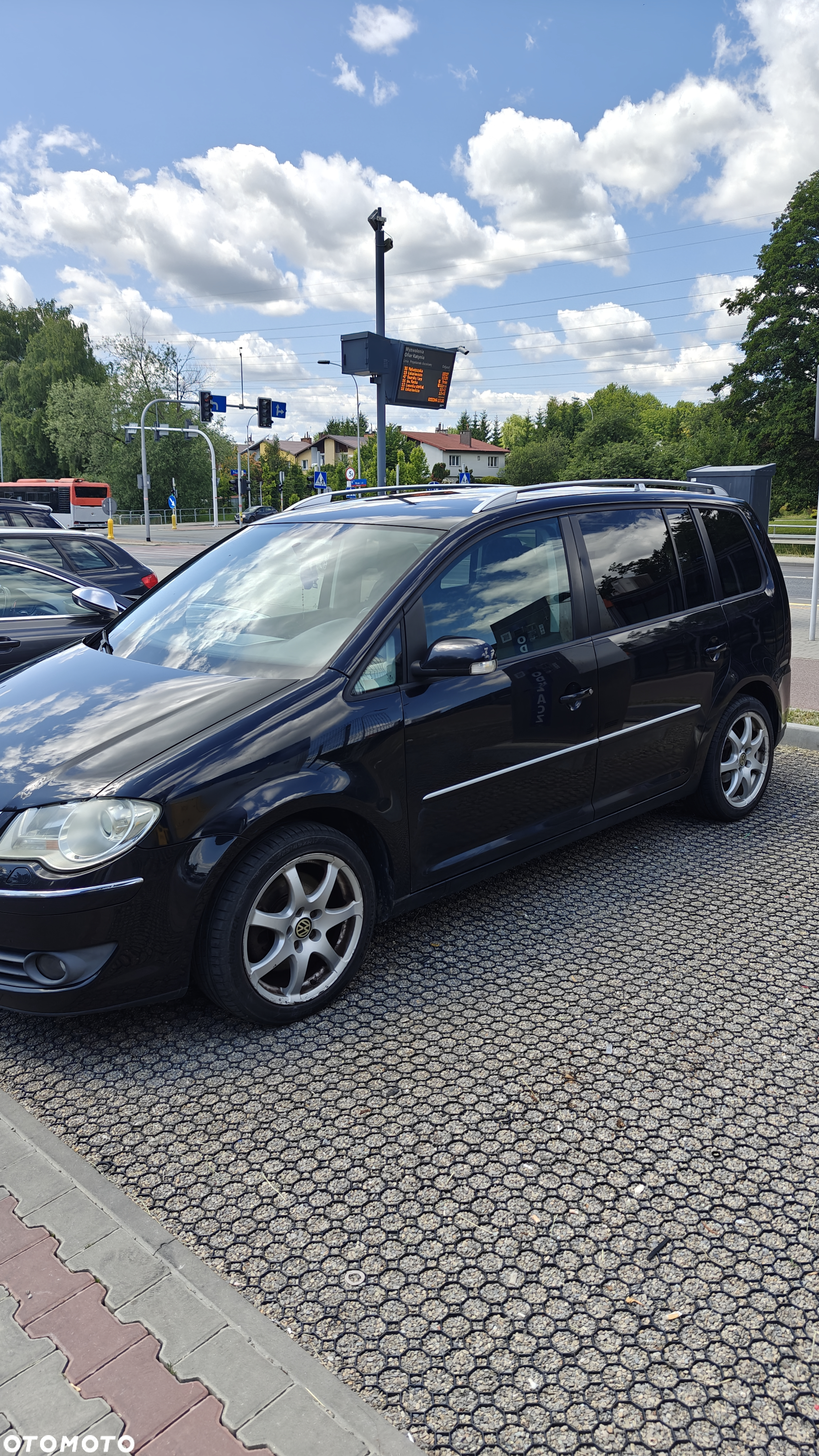 Volkswagen Touran 2.0 TDI DPF Cross DSG - 2