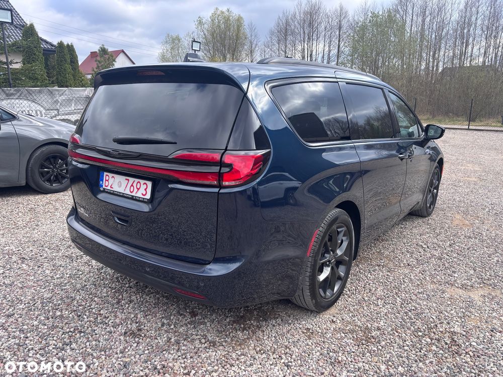 Chrysler Pacifica - 4