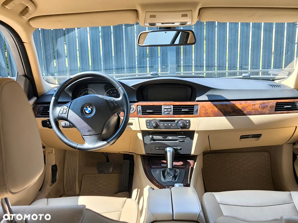 BMW Seria 3 330i - 38