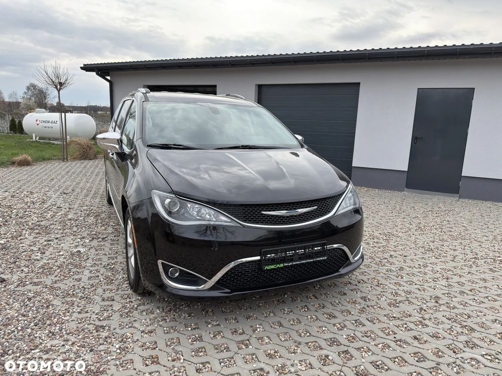 Chrysler Pacifica - 1