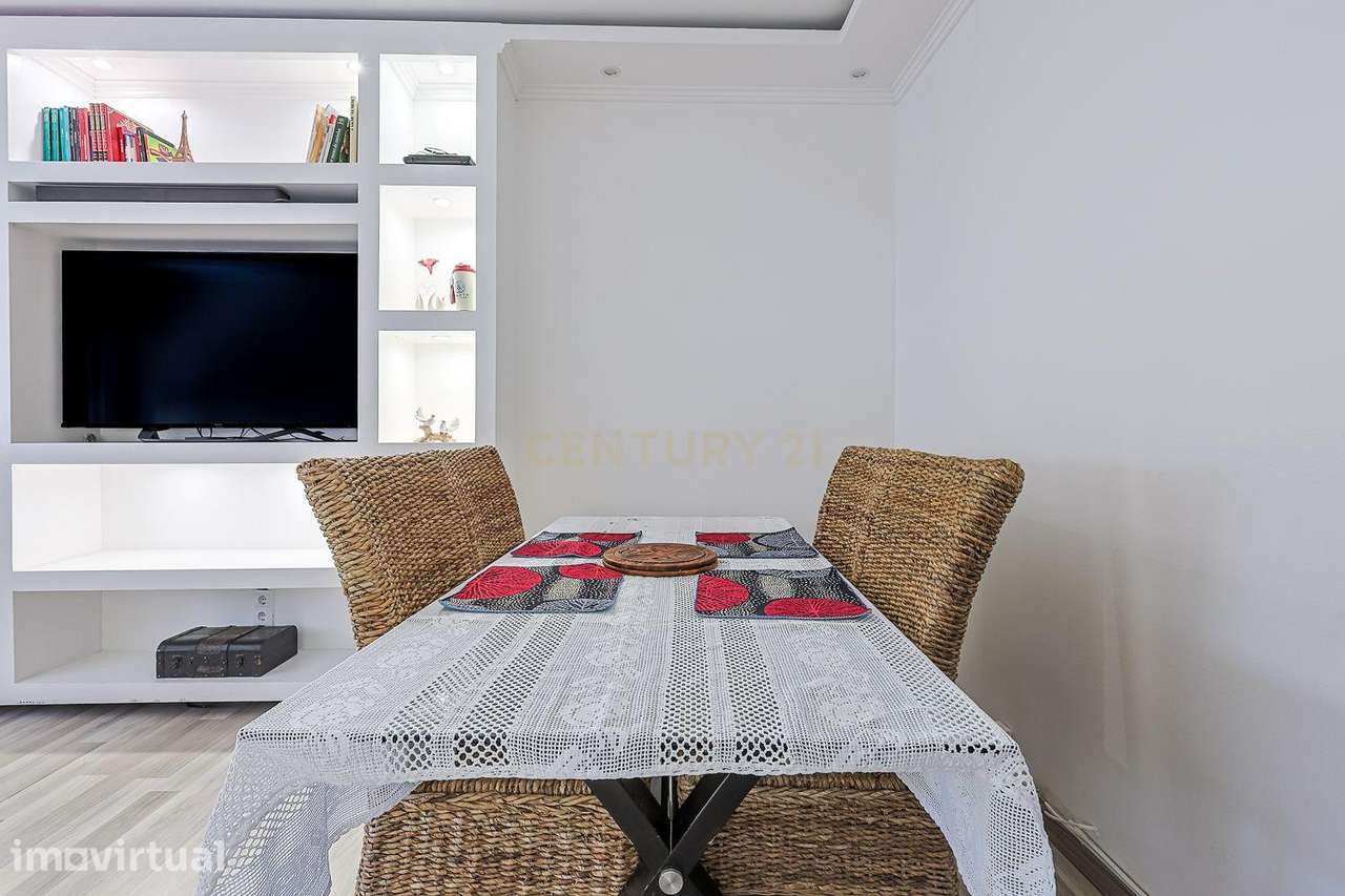 T3 parcialmente remodelado | Rés-do-chão alto | Torre da Marinha - Grande imagem: 4/30