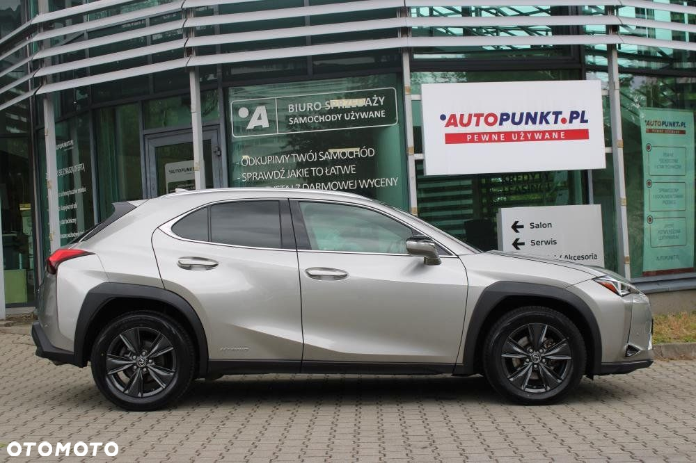 Lexus UX - 4