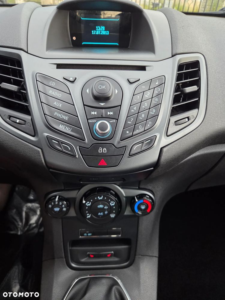 Ford Fiesta 1.0 Champions Edition - 13