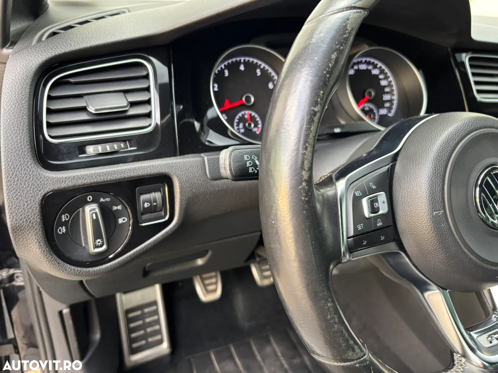 Volkswagen Golf 1.4 TSI Highline - 28