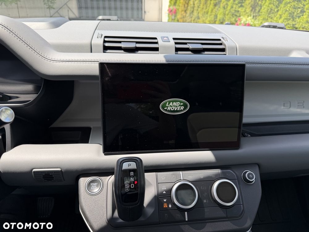 Land Rover Defender 3.0 D300 mHEV X-Dynamic HSE - 15