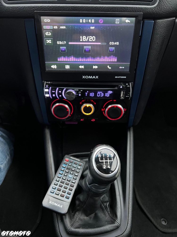 Volkswagen Golf - 22