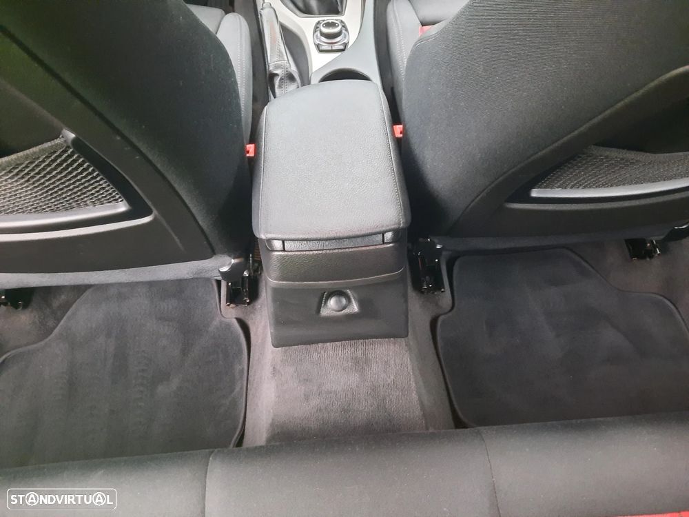 BMW X1 18 d xDrive Line Sport - 40