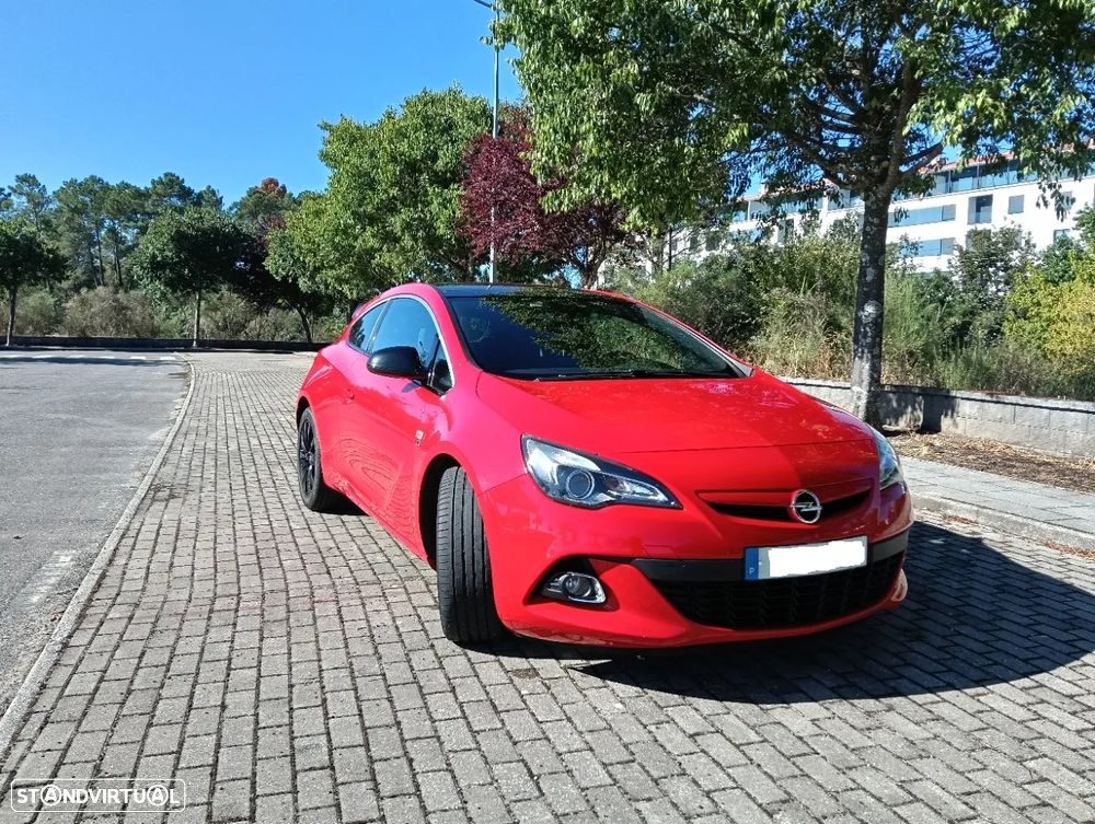 Opel Astra GTC - 1