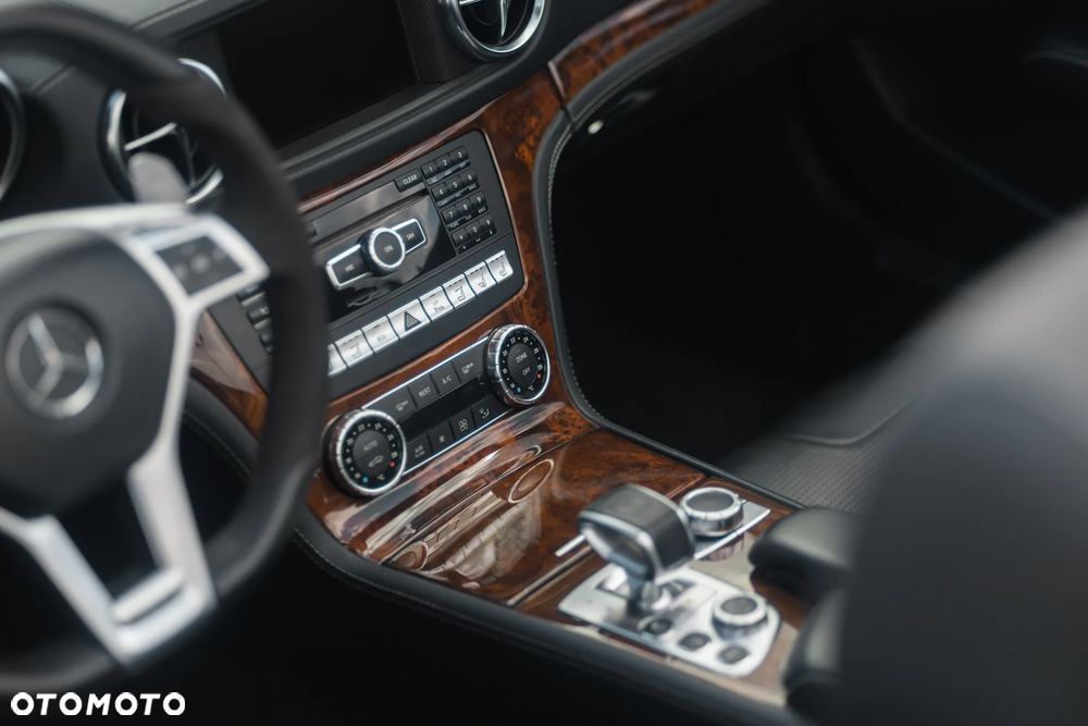 Mercedes-Benz SL - 23