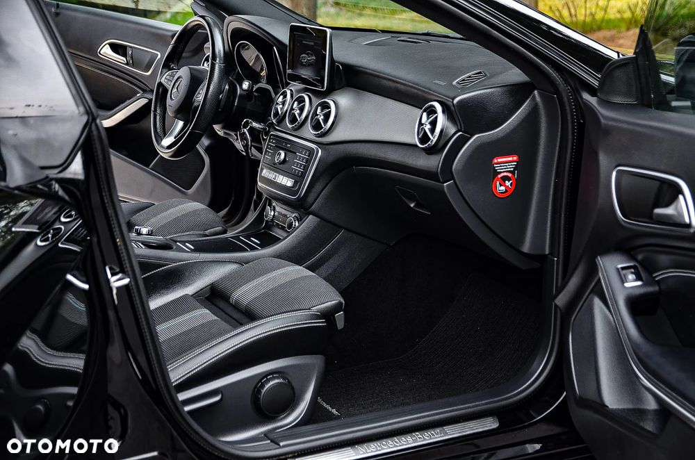 Mercedes-Benz CLA 200 7G-DCT Peak Edition - 31
