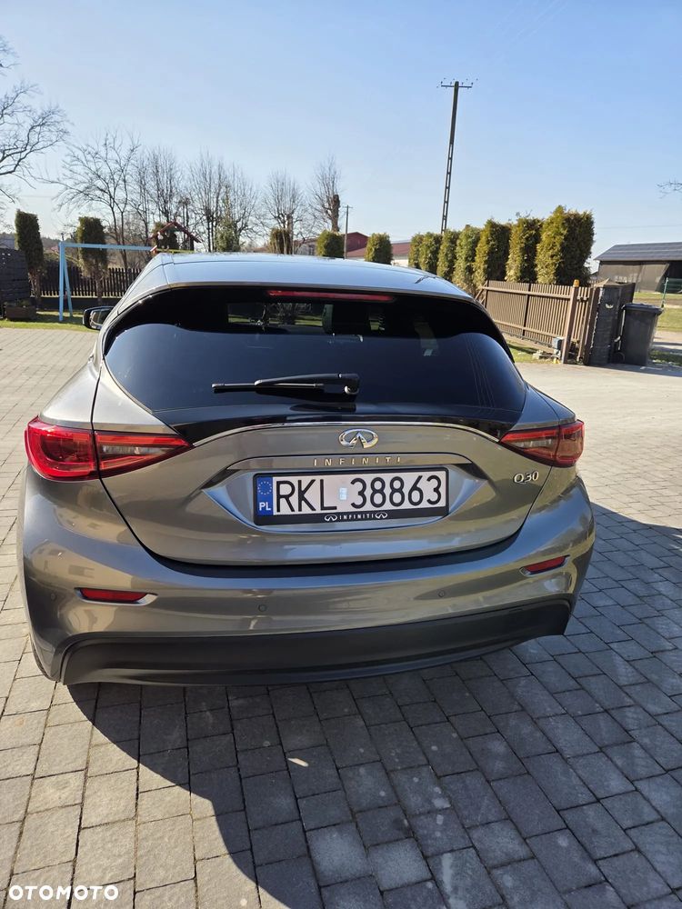 Infiniti Q30 1.6t Premium - 2