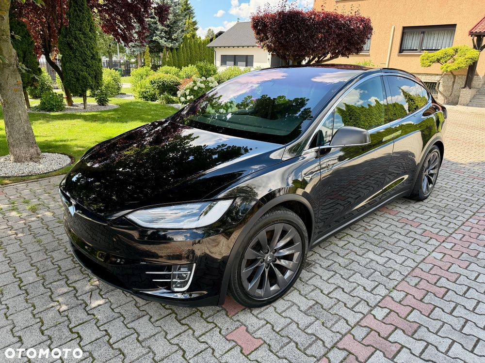 Tesla Model X - 4