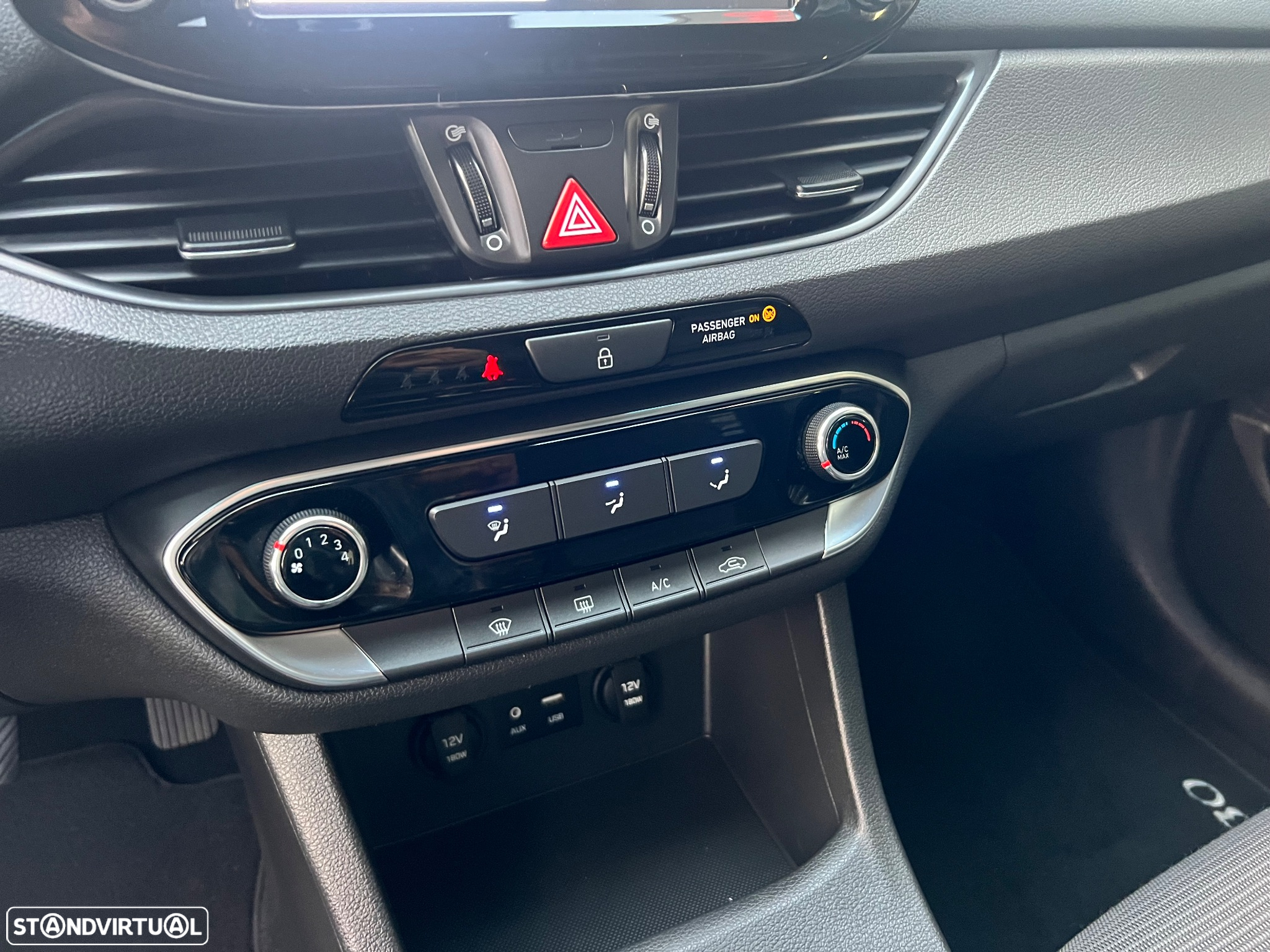 Hyundai i30 SW 1.6 CRDi Blue Comfort+Navi - 12