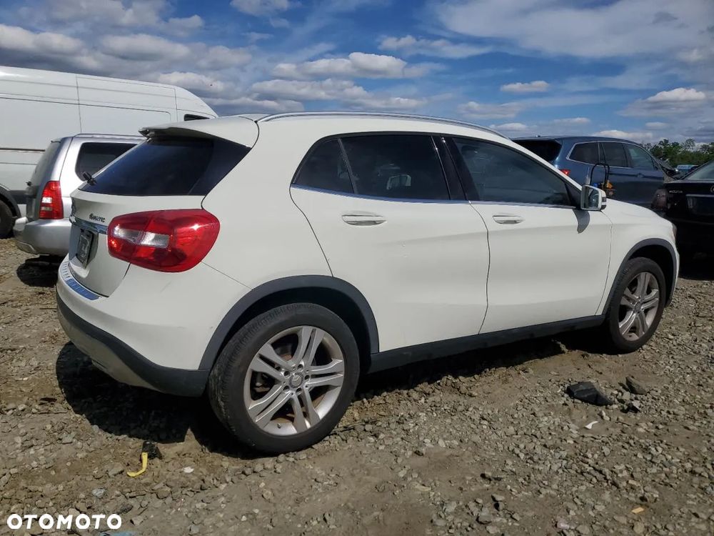 Mercedes-Benz GLA - 4