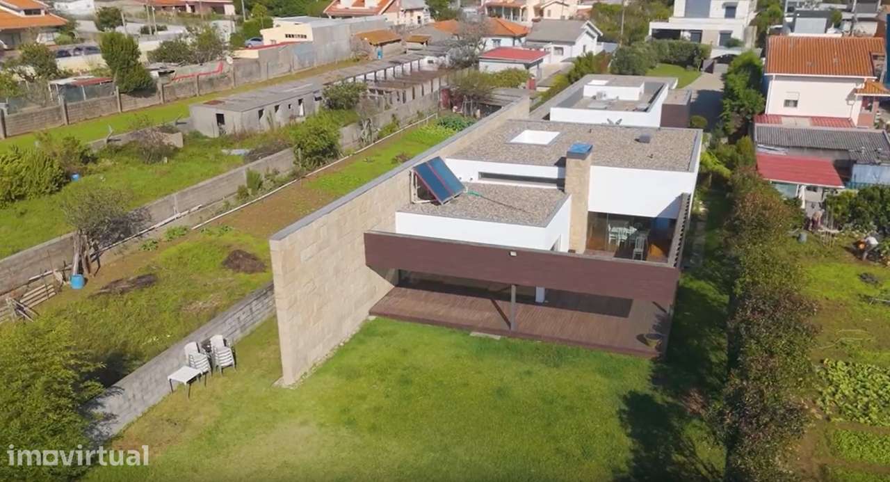 MORADIA TÉRREA T3 de LUXO a 1KM da PRAIA , com 348 m² em LOTE 2300 m² - Grande imagem: 2/32