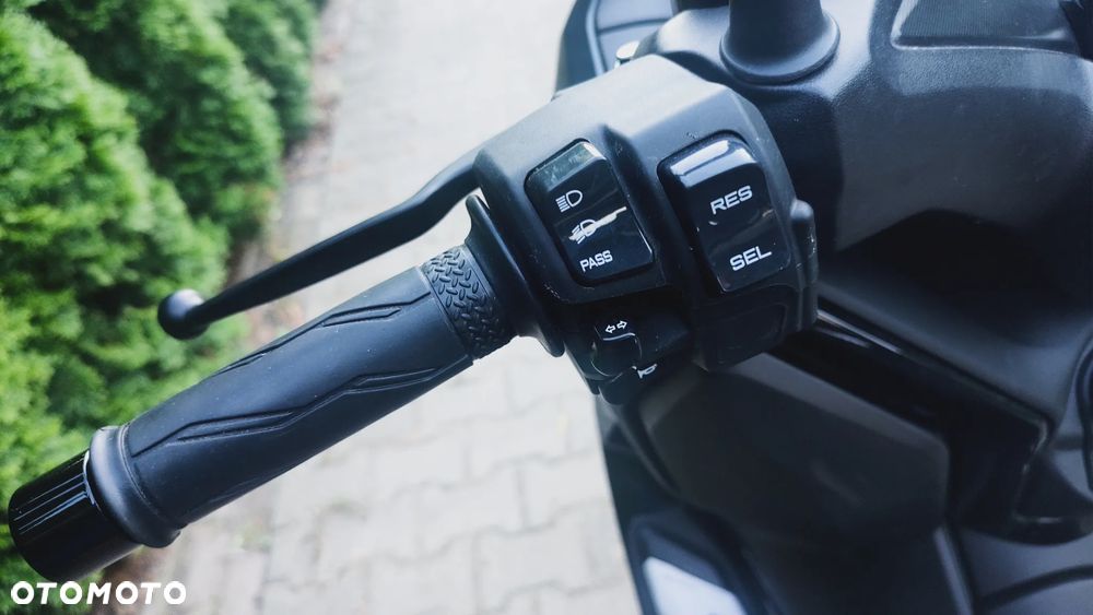 Yamaha X-max - 16