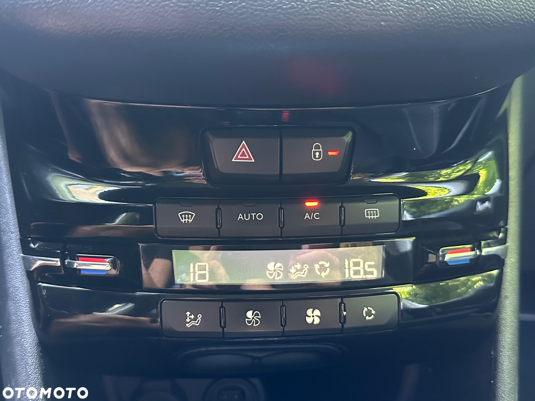 Peugeot 208 1.2 PureTech GPF Allure S&S EAT6 - 17