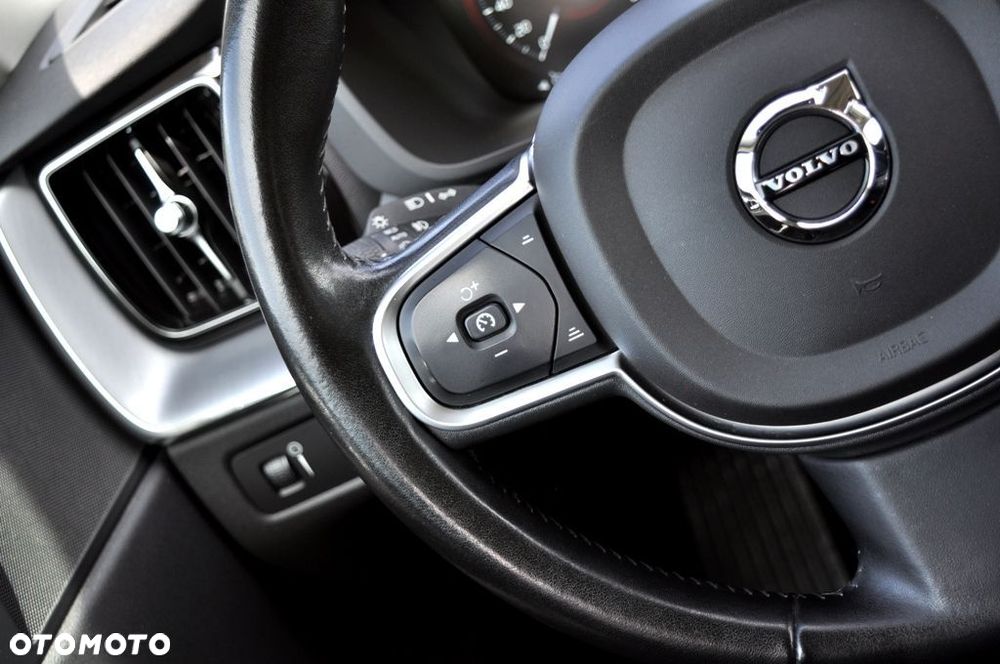 Volvo XC 60 D4 AWD Geartronic Momentum - 23