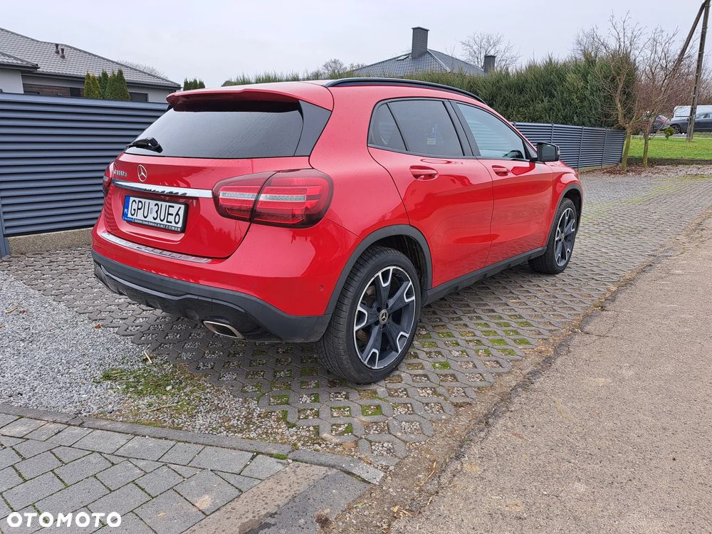 Mercedes-Benz GLA 180 d 7G-DCT Urban - 8