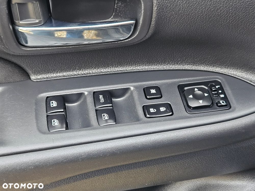 Mitsubishi Outlander 2.0 Invite + 2WD - 35