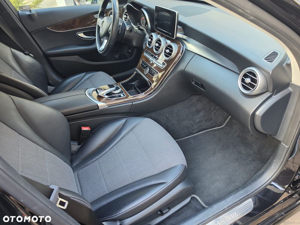 Mercedes-Benz Klasa C 200 4-Matic 7G-TRONIC - 9